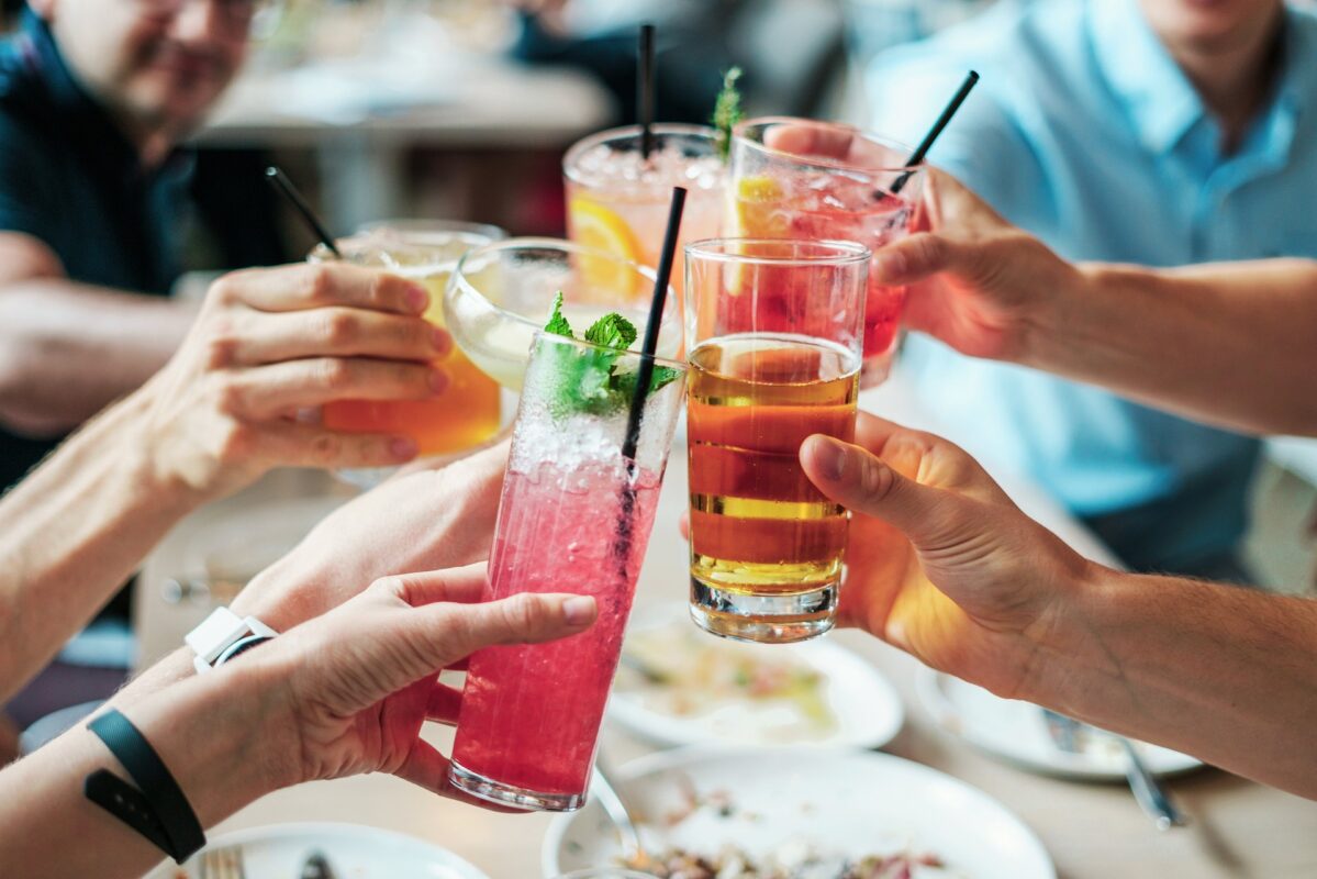 Prepare um convívio com amigos em casa com estas 6 dicas